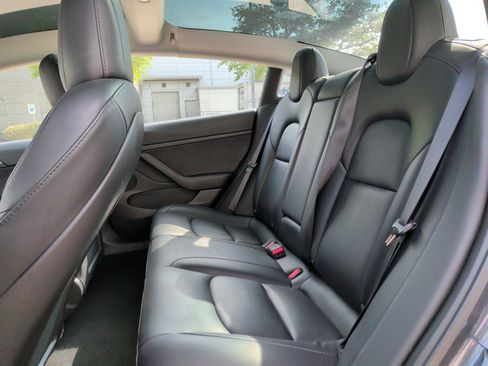 Used 2022 Tesla Model 3 Standard Range image 32