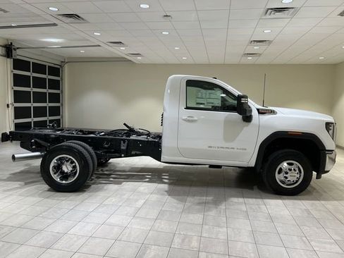 New 2026 GMC Sierra 3500 SLE w/ SLE Convenience Package AWD/4WD image 6
