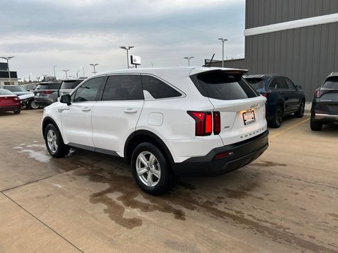 Used 2022 Kia Sorento LX AWD/4WD image 2