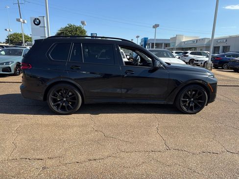 Used 2024 BMW X7 xDrive40i w/ M Sport Package AWD/4WD image 4