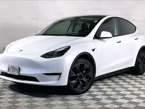 Used 2025 Tesla Model Y Long Range AWD/4WD image 1