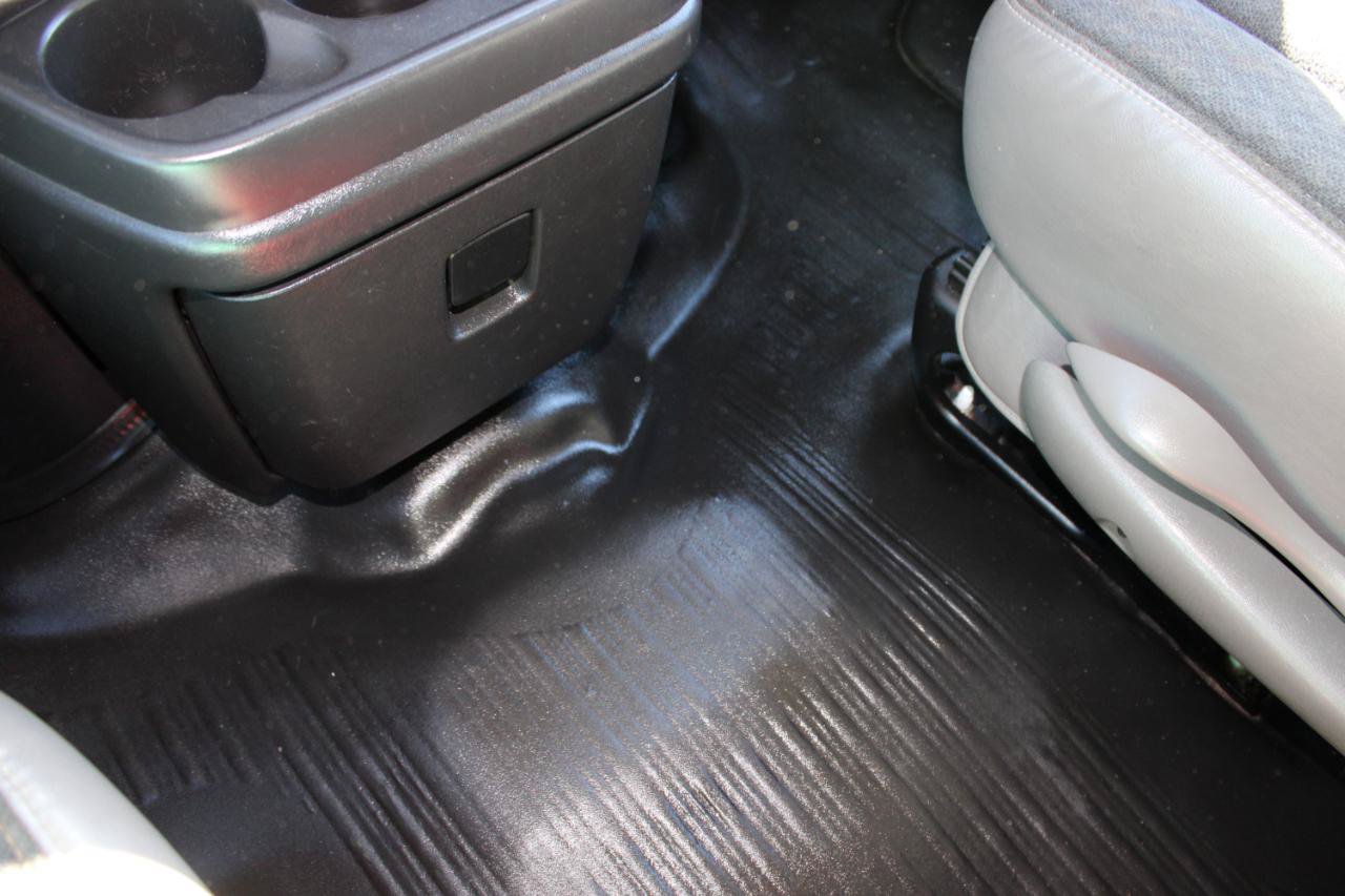 Used 2022 Chevrolet Express 2500 w/ Driver Convenience Package RWD image 8