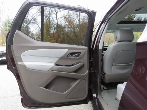 Used 2019 Chevrolet Traverse LT w/ LT Premium Package image 21