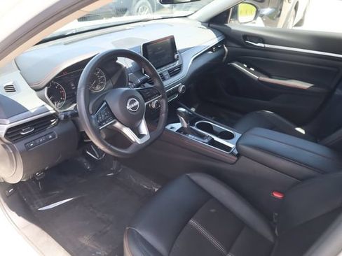 Certified 2025 Nissan Altima 2.5 SR FWD image 11