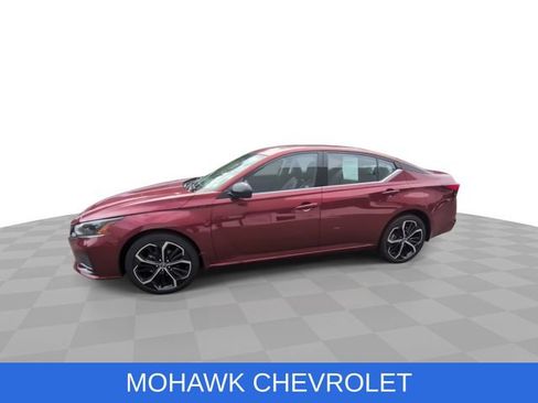 Used 2024 Nissan Altima 2.5 SR AWD/4WD image 4