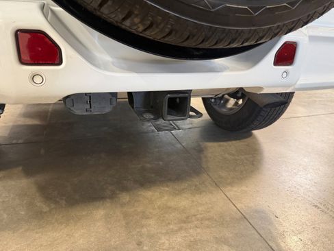 Used 2022 Jeep Wrangler Unlimited Sahara AWD/4WD image 4