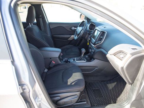 Used 2017 Jeep Cherokee Latitude w/ Cold Weather Group image 22