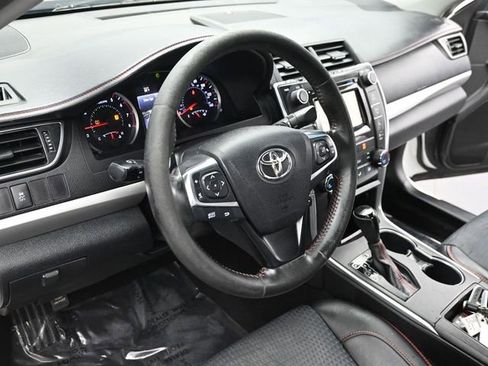 Used 2015 Toyota Camry SE FWD image 4