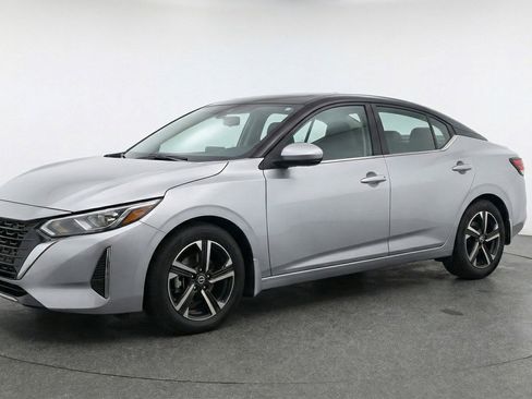 Used 2025 Nissan Sentra SV FWD image 3