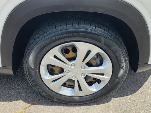 Used 2024 Chevrolet Trax LS FWD image 21