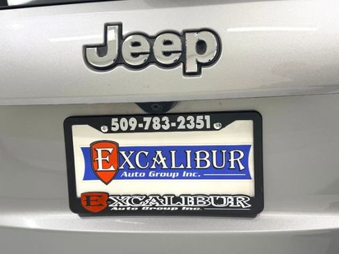 Used 2019 Jeep Grand Cherokee Limited w/ Luxury Group II image 17