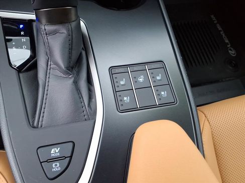 Used 2024 Lexus UX 250h AWD w/ Premium Package image 18