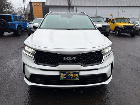 Used 2023 Kia Sorento SX Prestige w/ Panoramic Sunroof Package image 2