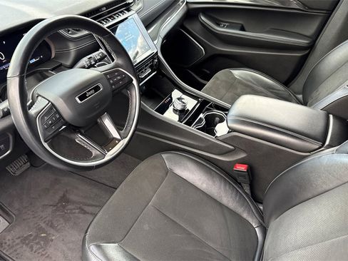 Used 2021 Jeep Grand Cherokee L Laredo image 4