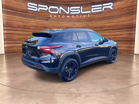 Used 2024 Chevrolet Trax ACTIV w/ Driver Confidence Package image 7