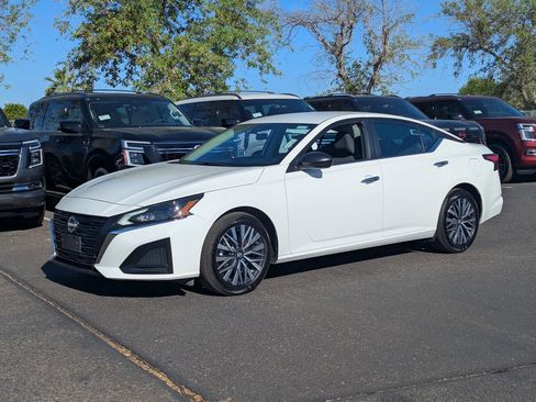 Certified 2025 Nissan Altima 2.5 SV image 2