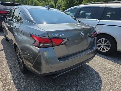 Used 2021 Nissan Versa SV FWD image 5