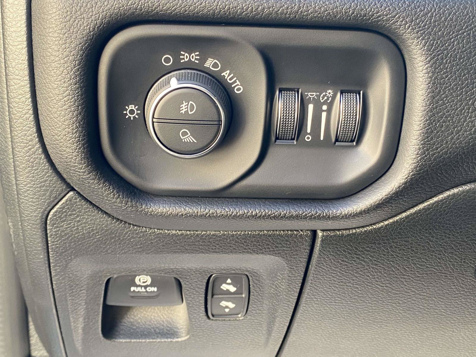 Used 2023 RAM 1500 Laramie AWD/4WD image 19