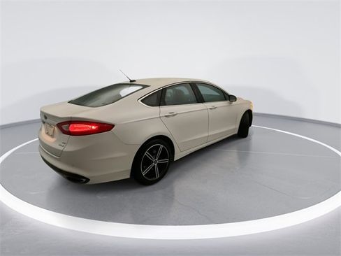 Used 2016 Ford Fusion SE w/ Equipment Group 202A image 4