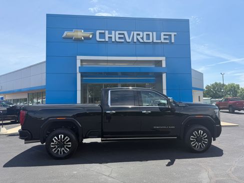 Used 2024 GMC Sierra 2500 Denali Ultimate w/ Max Trailering Package AWD/4WD image 1