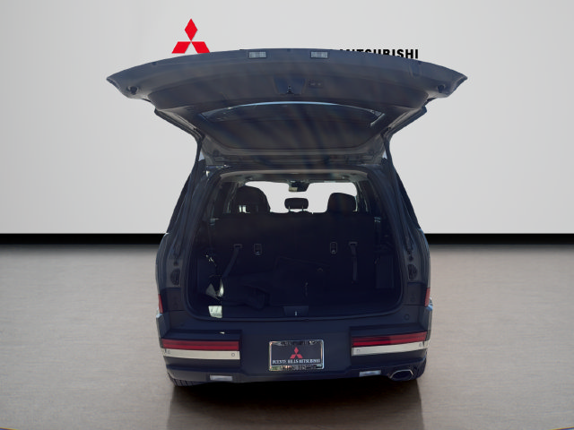 Used 2025 Hyundai Santa Fe Limited FWD image 9