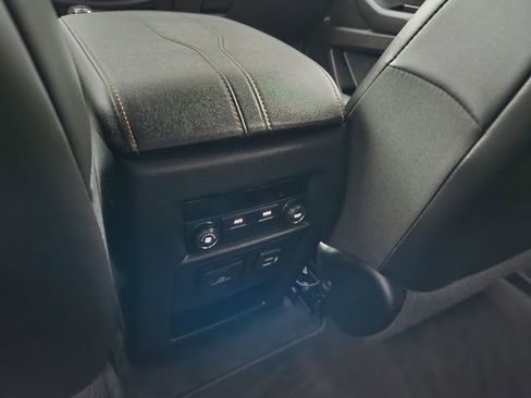 Used 2019 Chevrolet Traverse LT w/ LT Premium Package image 6