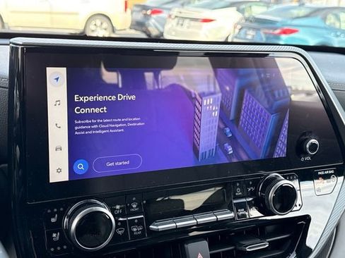 Used 2024 Toyota Highlander Platinum image 22