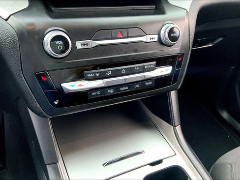 Used 2020 Ford Explorer XLT w/ Comfort Package AWD/4WD image 30