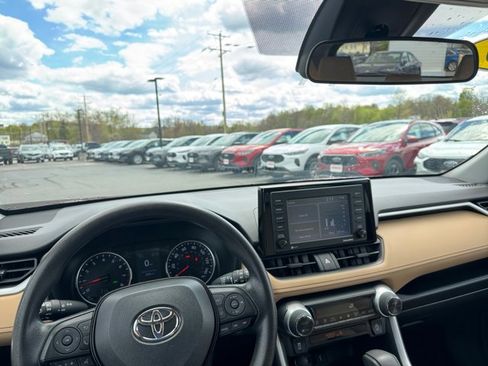 Used 2020 Toyota RAV4 XLE w/ Convenience Package AWD/4WD image 2