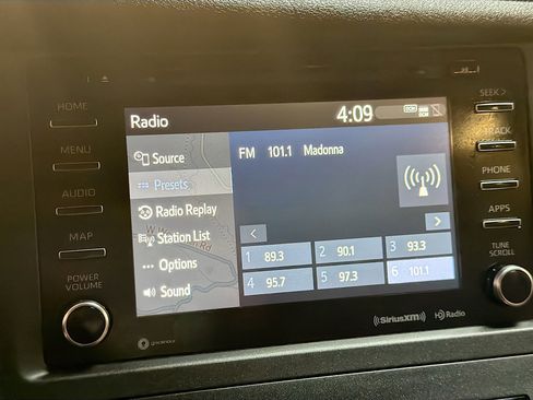 Used 2019 Toyota Sienna XLE image 21