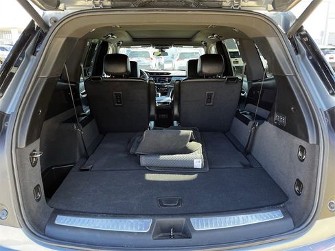 Used 2025 Cadillac XT6 Premium Luxury image 29