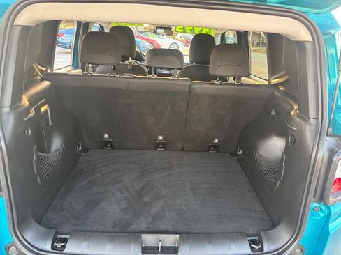 Used 2019 Jeep Renegade Latitude w/ Cold Weather Group image 20