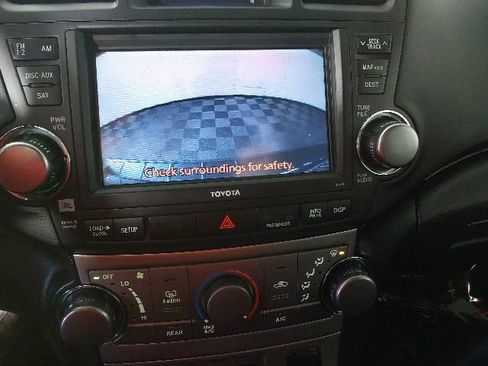 Used 2012 Toyota Highlander SE w/ Tow Pkg AWD/4WD image 22
