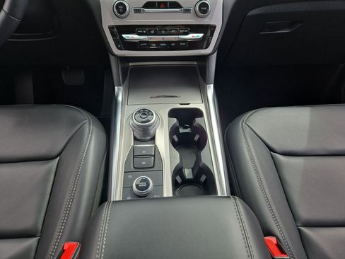 Used 2023 Ford Explorer XLT w/ Equipment Group 202A image 21