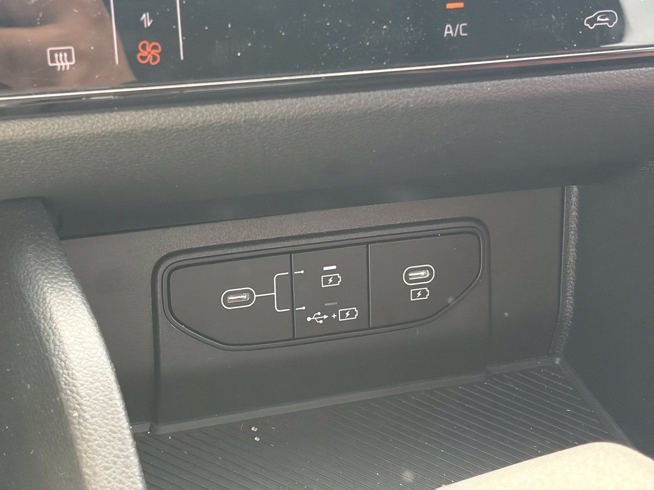 Used 2026 Kia Sportage LX FWD image 8