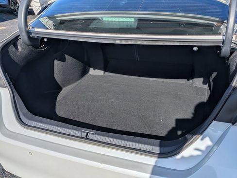 Used 2021 Toyota Avalon Limited image 31