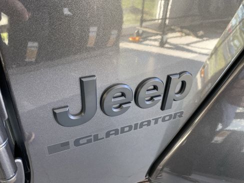 Used 2023 Jeep Gladiator Sport image 29