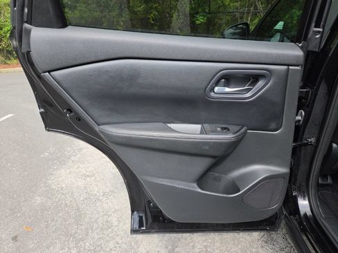 Certified 2024 Nissan Rogue SV FWD image 28