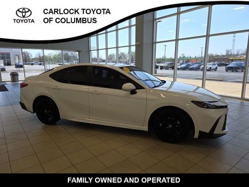 Used 2025 Toyota Camry SE FWD image 5