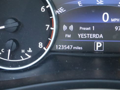 Used 2018 Nissan Murano SL w/ Moonroof Package FWD image 11
