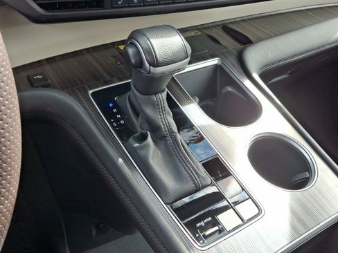 Certified 2023 Toyota Sienna Platinum image 16