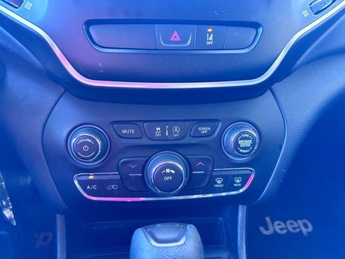 Used 2021 Jeep Cherokee Latitude image 21