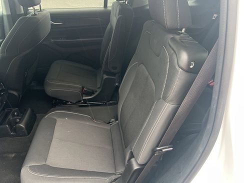 Used 2023 Jeep Grand Cherokee L Laredo image 10