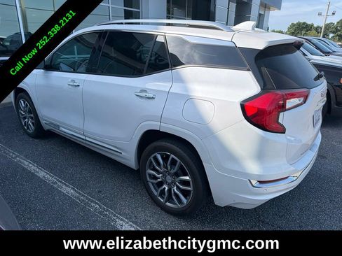 Used 2022 GMC Terrain Denali w/ Denali Premium Package AWD/4WD image 5