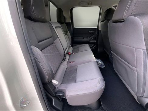 New 2026 Nissan Frontier 4x4 Crew Cab image 10
