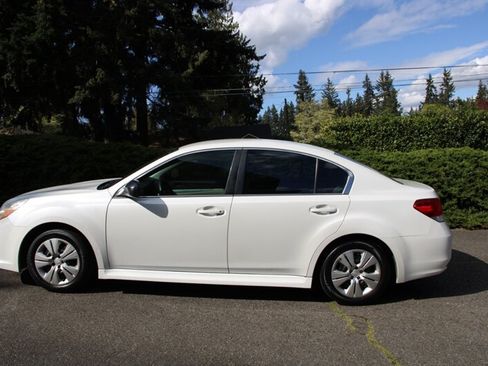 Used 2010 Subaru Legacy 2.5i AWD/4WD image 12