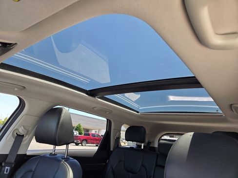 Used 2025 Kia Sorento S w/ Panoramic Sunroof Package AWD/4WD image 18