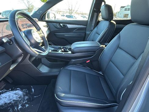 Used 2025 Buick Enclave Preferred image 21