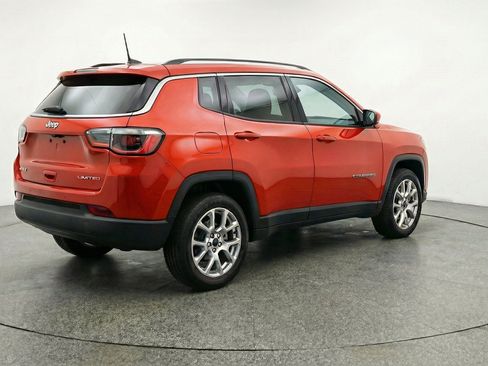 Used 2025 Jeep Compass Limited AWD/4WD image 9
