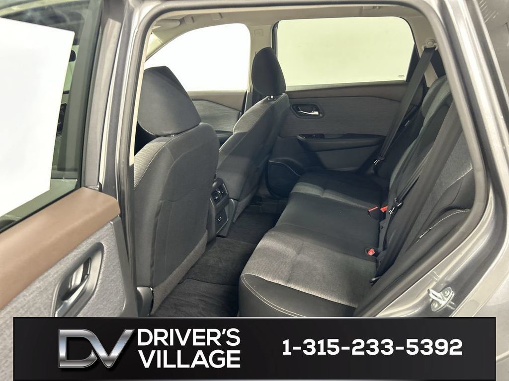 Used 2023 Nissan Rogue SV AWD/4WD image 19